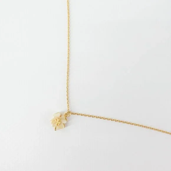 Tory Burch Resin Clover Necklace Ivory OS